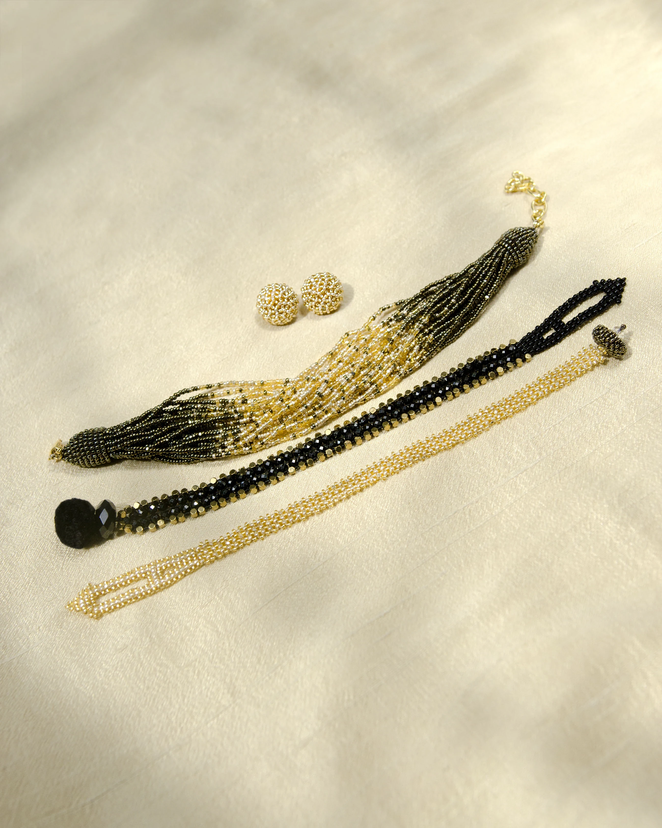 Black Spinel Gold Edge Bracelet — detail view